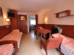 Resort lodging rooms house for rent restaurant food entertainment recreation Poland