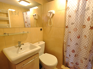 Resort lodging rooms house for rent restaurant food entertainment recreation Poland