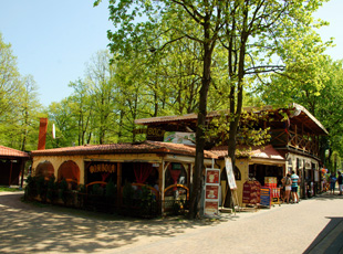 Resort lodging rooms house for rent restaurant food entertainment recreation Poland