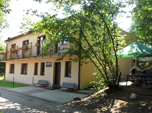 Resort lodging rooms house for rent restaurant food entertainment recreation Poland
